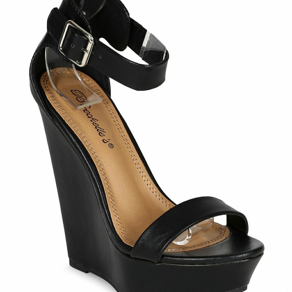 Breckelle's Black Wedges
